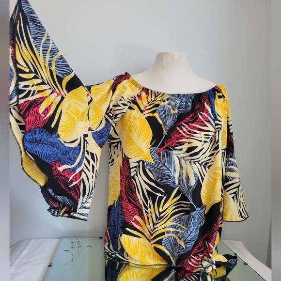 OFF SHOULDER BELL SLEEVE FLORAL TOP - Picture 3 of 6